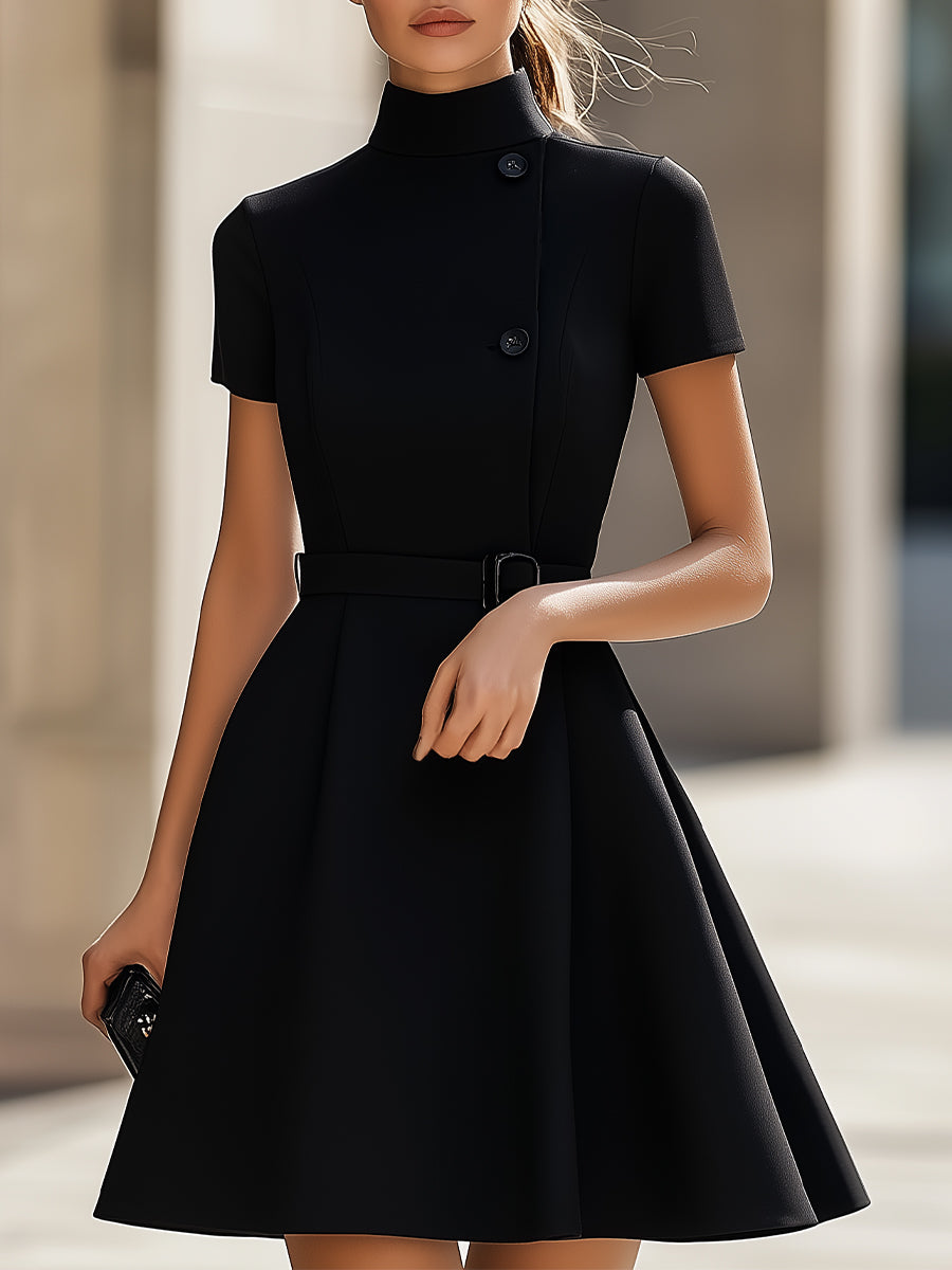 Elegante Zwarte Hoge Hals Jurk met Geknoopte Taille